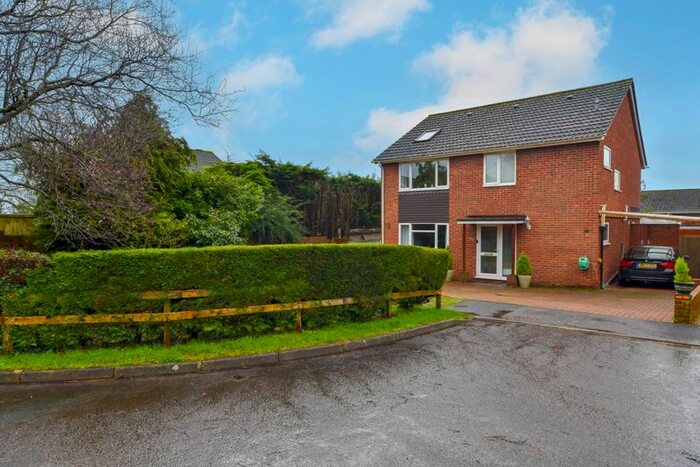 4 Bedroom Detached House For Sale In Denmead, Waterlooville, PO7