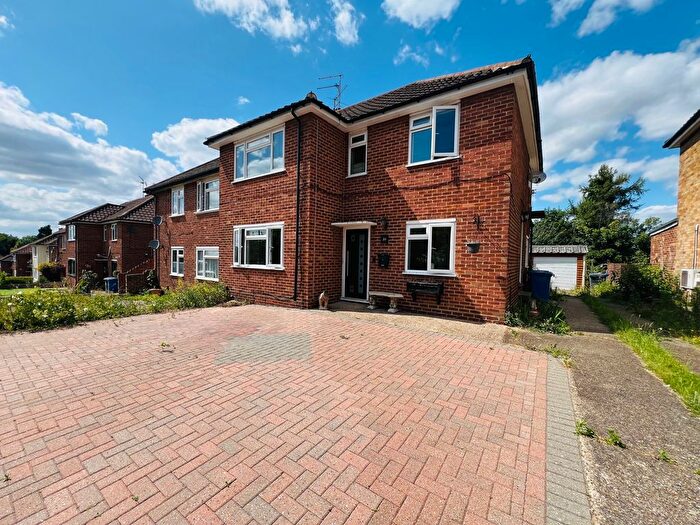 2 Bedroom Maisonette To Rent In Brunel Road, Maidenhead, SL6