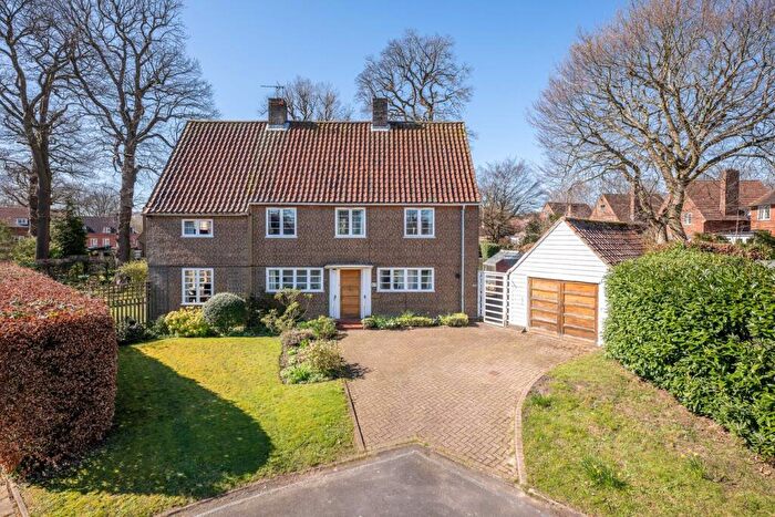 5 Bedroom Detached House For Sale In Sherrardspark Road, Welwyn Garden City, AL8