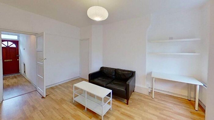 1 Bedroom Flat To Rent In Loddiges Road, Hackney, London, E9