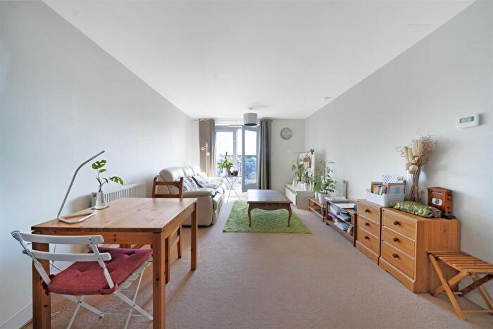 2 Bedroom Flat For Sale In John Bowles Court, Schoolhouse Lane, London, E1W