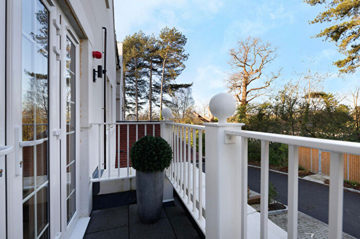 1 Bedroom Flat To Rent In Merrileas Drive, Oxshott, Leatherhead, KT22