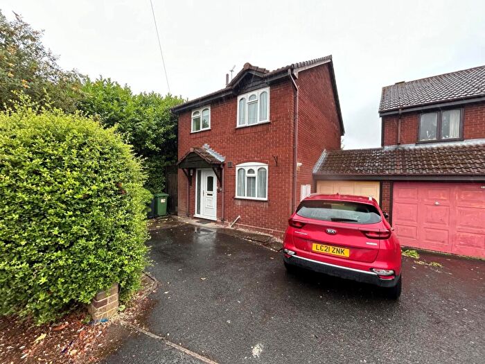 3 Bedroom Link Detached House To Rent In Richmond Street, Halesowen, West Midlands, B63