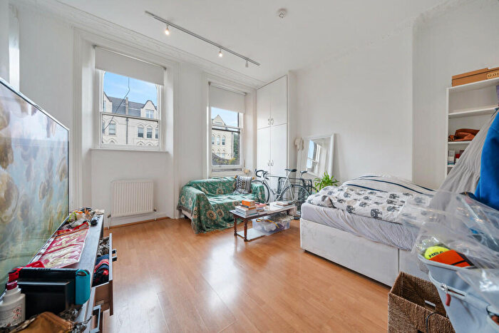 Studio To Rent In Stroud Green Road, London, N4
