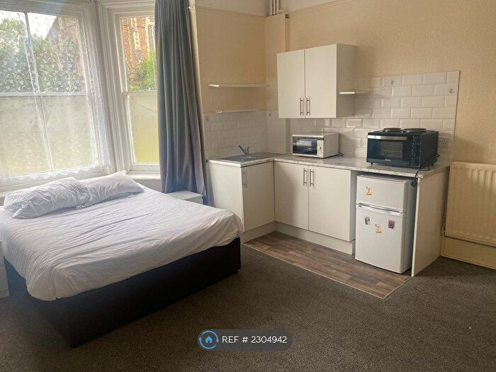 Studio To Rent In Waterden Road, Guildford, GU1