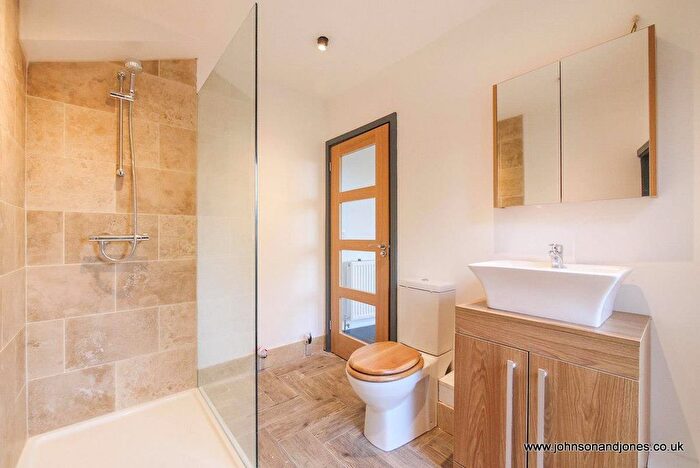 1 Bedroom Flat To Rent In Clay Corner, Chertsey, KT16