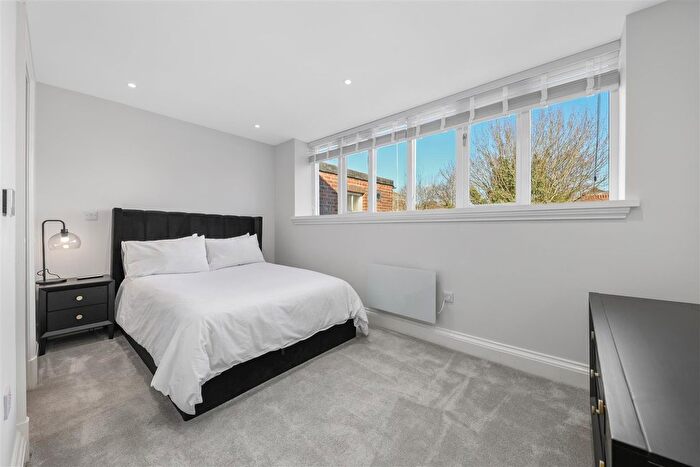 2 Bedroom Flat To Rent In Apartment, New Square, Chesterfield, Derbyshire, S40