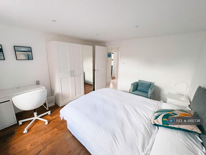 2 Bedroom Flat To Rent In Commercial Road, Exeter, EX2