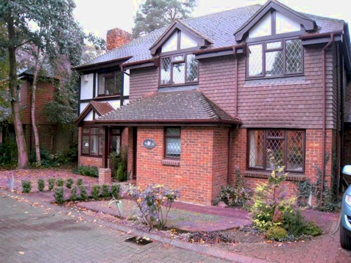 4 Bedroom Detached House To Rent In Chadworth Way, Claygate, Esher, KT10