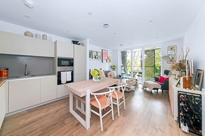2 Bedroom Apartment For Sale In Woods Road, Peckham, London, SE15