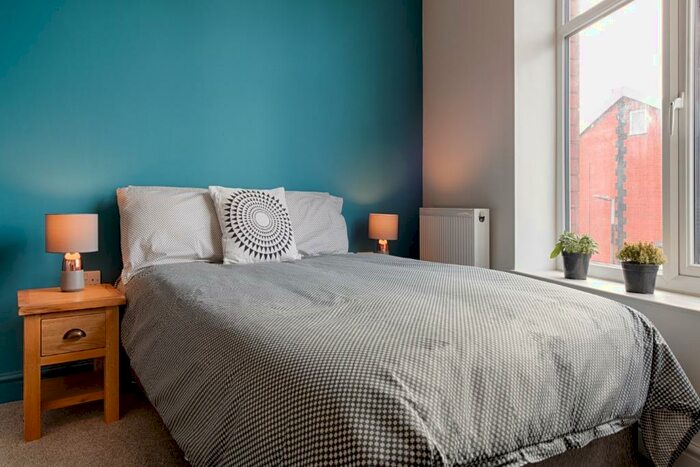 7 Bedroom House Of Multiple Occupation To Rent In Heywood Street, Bury, BL9