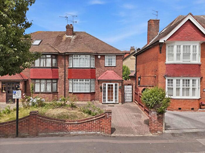 3 Bedroom Semi Detached House For Sale In Eastwood Road, South Woodford, London, E18