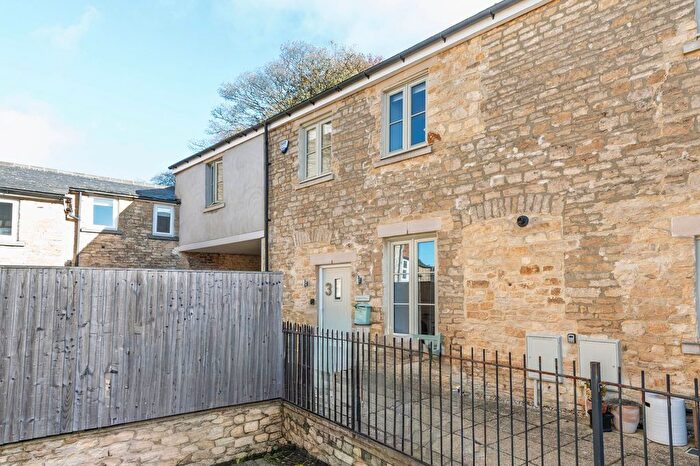 2 Bedroom Semi Detached House For Sale In Stanley Close, Chipping Norton, OX7