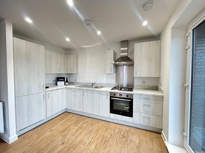 2 Bedroom Flat To Rent In Spindle Close, Houghton Regis, Dunstable, LU5