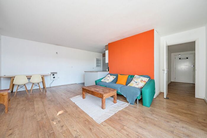 3 Bedroom Flat For Sale In Borland Road, London, SE15