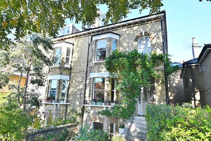 2 Bedroom Flat For Sale In Stanley Road, Teddington, TW11