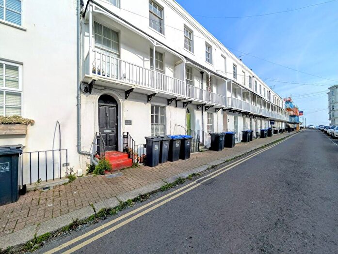 2 Bedroom Maisonette For Sale In Warwick Road, Worthing, BN11