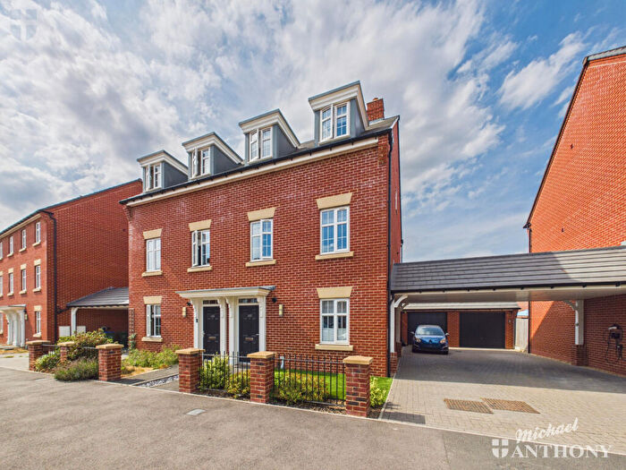 4 Bedroom Town House For Sale In Armstrongs Fields, Kingsbrook, Aylesbury, Buckinghamshire, HP22