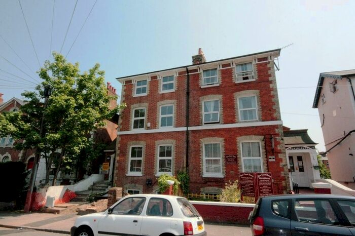 1 Bedroom Flat To Rent In - Russell Street, Reading, RG1