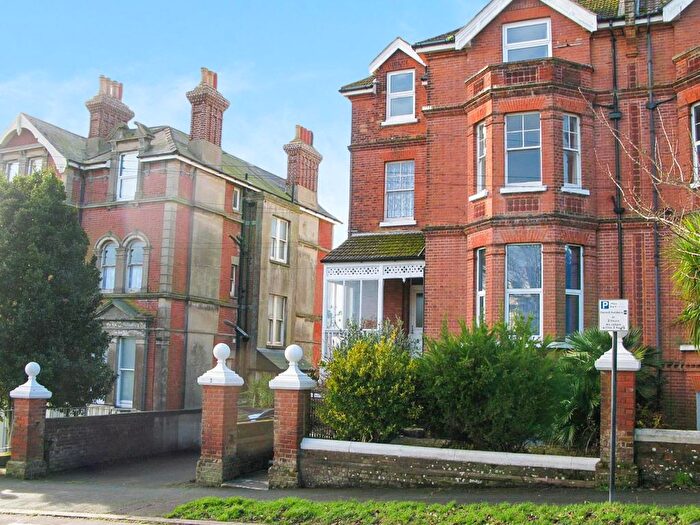 2 Bedroom Flat For Sale In Wykeham Road, Hastings, TN34