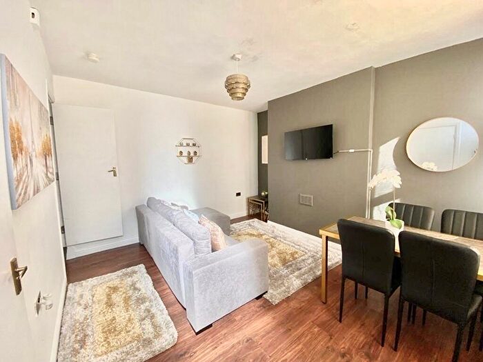 2 Bedroom Terraced House To Rent In Clifton Avenue, Leeds, LS9
