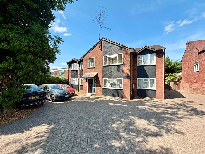 2 Bedroom Flat To Rent In Beechwood Court, Dunstable Road, LU4