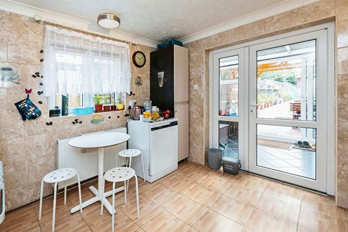 3 Bedroom End Of Terrace House For Sale In Sydney Street, Ashford, TN23