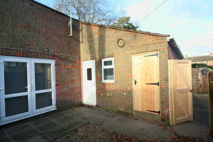 2 Bedroom Bungalow To Rent In Farnham Common, Slough Bucks, SL2