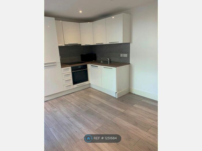 Studio To Rent In Shaw Heath, Stockport SK2