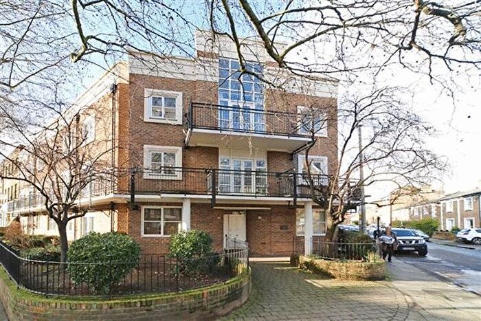 2 Bedroom Flat To Rent In Carna Court, Richmond, TW9