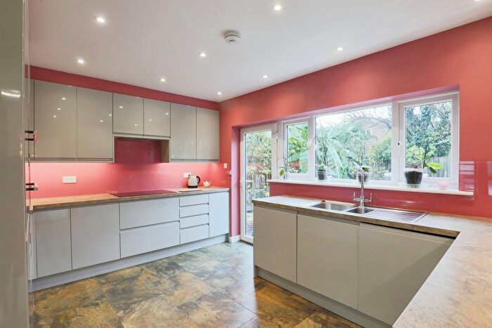 4 Bedroom Detached House For Sale In Dugard Place, Barford, Warwick, CV35