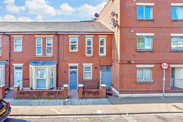 1 Bedroom Ground Maisonette For Sale In Sheffield Road, Portsmouth, Hampshire, PO1