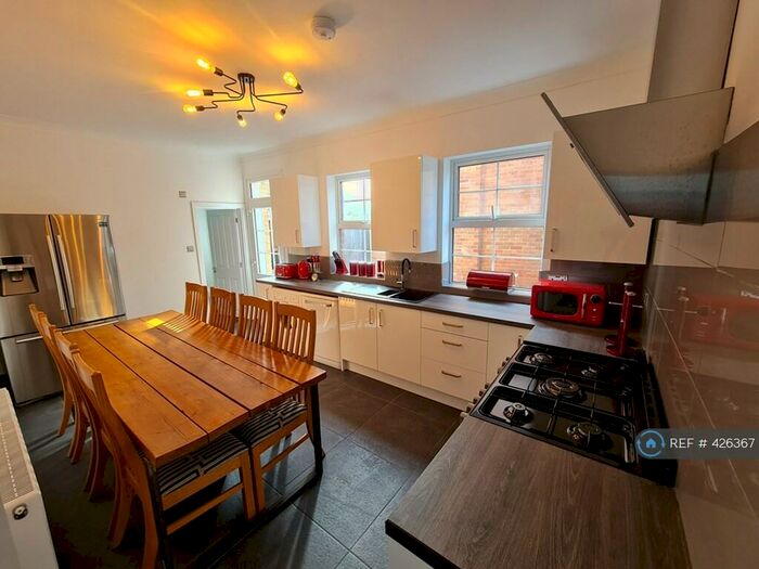 6 Bedroom Detached House To Rent In Capstone Road, Bournemouth, BH8