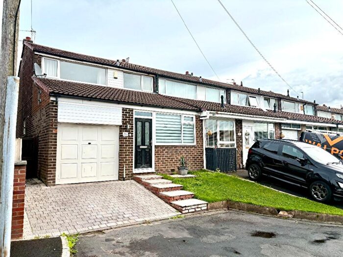 3 Bedroom Town House For Sale In Bollin Close, Kearsley, Bolton, BL4