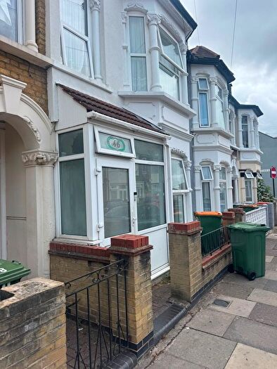 6 Bedroom Terraced House To Rent In Wyatt Road, London, E7