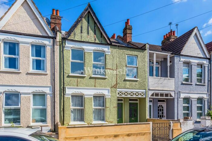 4 Bedroom Apartment To Rent In Sirdar Road, London, N22