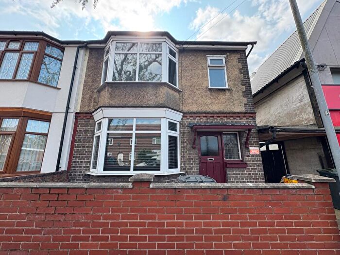 3 Bedroom End Of Terrace House To Rent In Luton, Bedfordshire, LU4