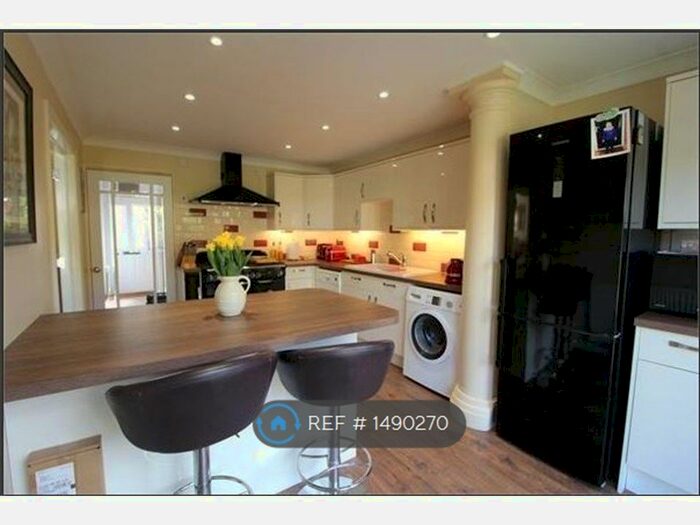 3 Bedroom Terraced House To Rent In Sunningdale Way, Bletchley, Milton Keynes, MK3