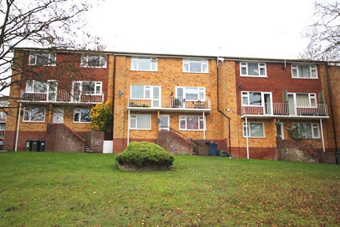 2 Bedroom Flat To Rent In Downley, HP13
