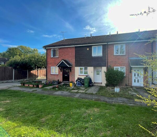 2 Bedroom House To Rent In Fraser Close, Laindon, SS15