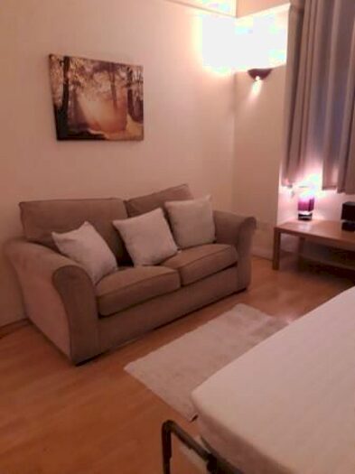 Studio To Rent In Miller Street, Glasgow G1