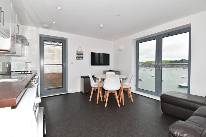 3 Bedroom Flat To Rent In Market Street, Falmouth, TR11
