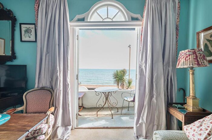 1 Bedroom Apartment For Sale In Sandgate Esplanade, Sandgate, CT20