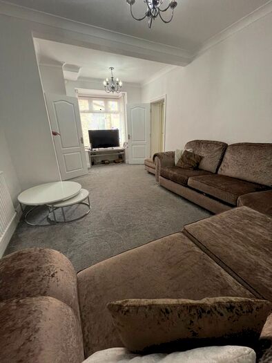 4 Bedroom Semi-Detached House To Rent In Hutton Road, Middlesbrough, TS4