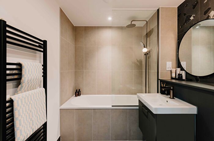 2 Bedroom Apartment To Rent In Loudon's Yard, B16