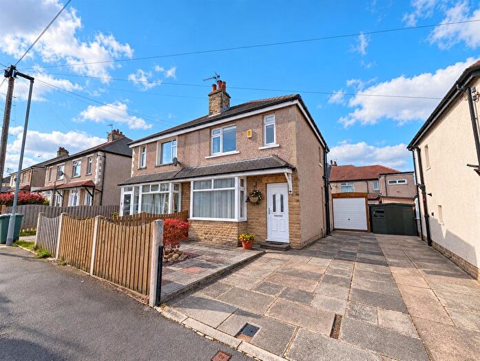 3 Bedroom Semi Detached House For Sale In Claremont Avenue, Wrose, Shipley, BD18