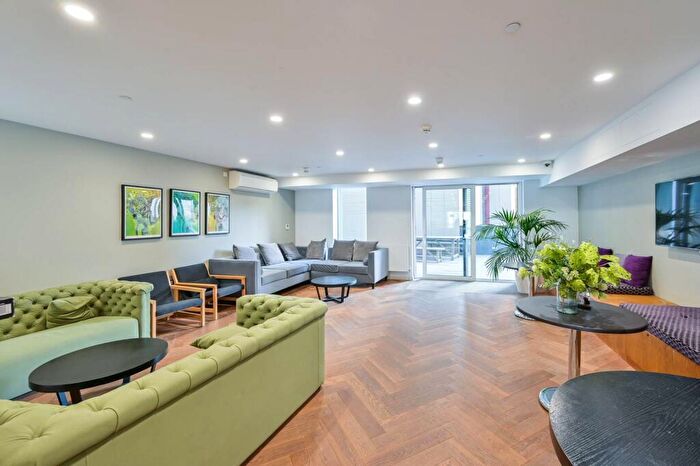 1 Bedroom Flat To Rent In Elephant Road, Elephant And Castle, London, SE17