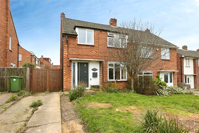 3 Bedroom Semi Detached House For Sale In Kingsfold Avenue, Southampton, Hampshire, SO18