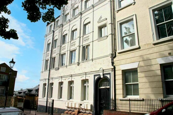 2 Bedroom Flat To Rent In Pleasant Row, Gillingham, ME7