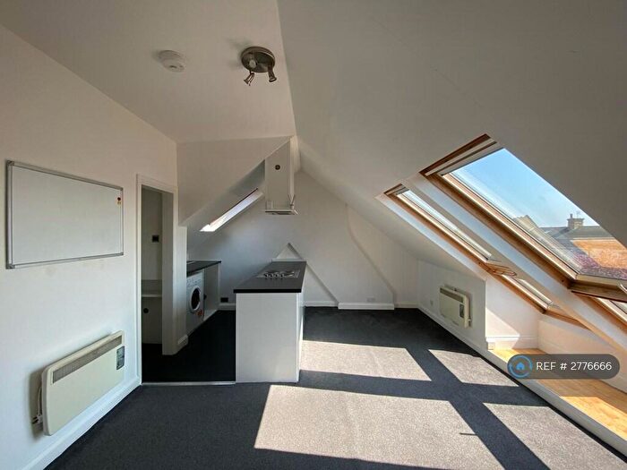 Studio To Rent In London Road, Leigh-On-Sea, SS9